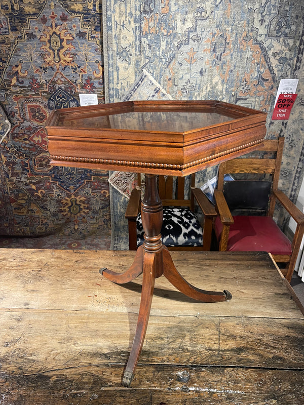 Ribboned Mahogany Pedestal Table