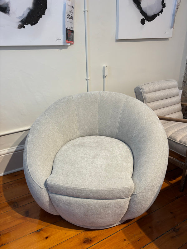 Curated 924 Swivel Chair